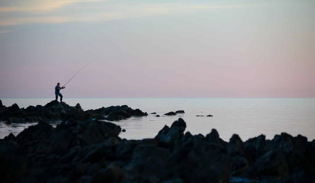 Rock Fishing Tips | Land Based Anglers | Land Based Fishing (9)